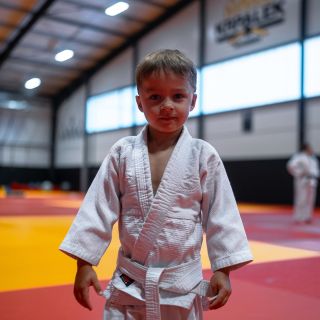 Skvělé chvíle z našeho příměstského tábora! 🥋🤸‍♀️ Děti si užívají tréninky juda, skákání na trampolínách a spousty dalších...