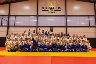 ✨Poslední judo víkend letošního roku je úspěšně za námi. 🥋 Dva dny plné pohybu, soustředění, radosti a společných zážitků...